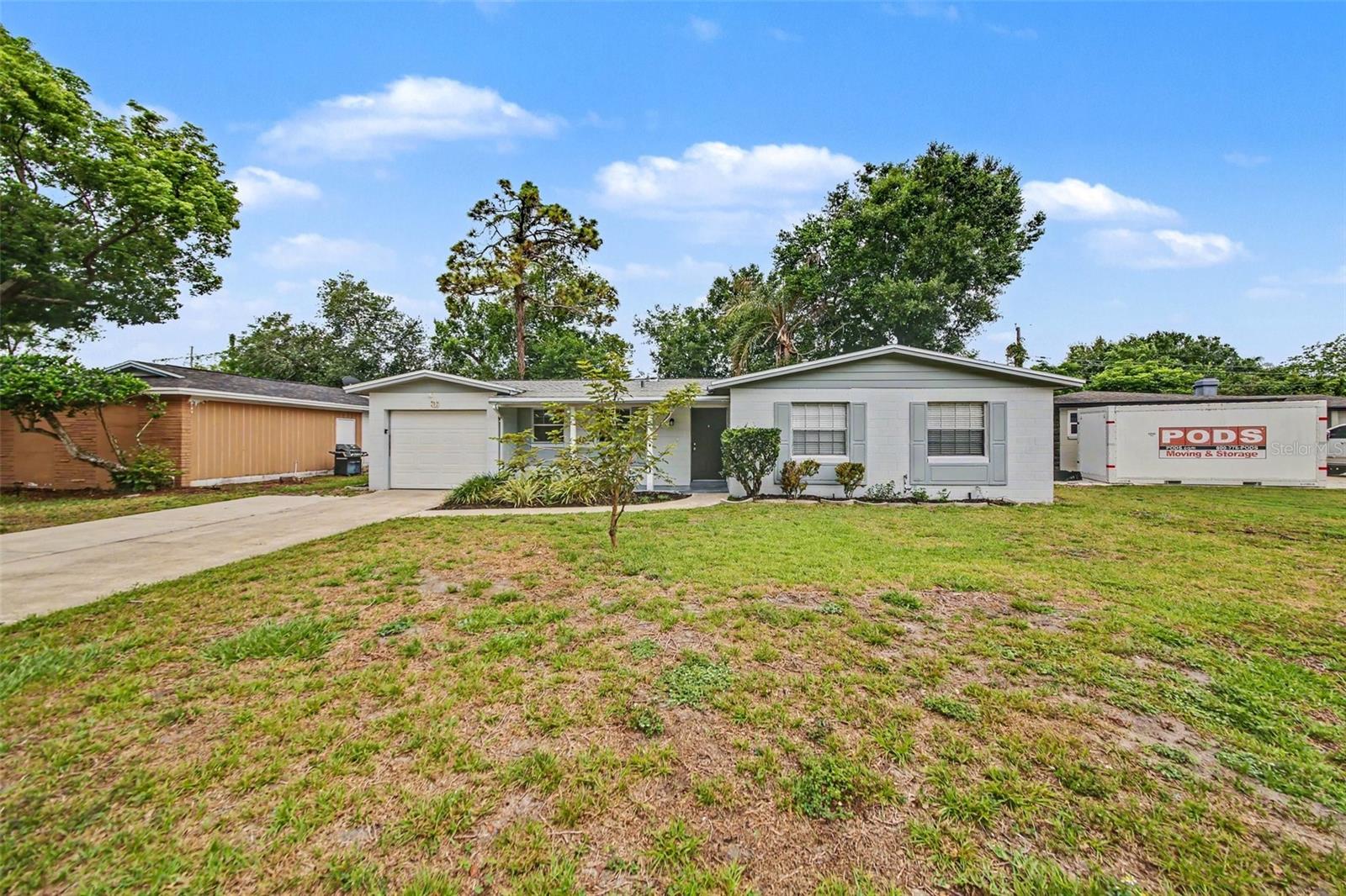 702 Gregory Ct — photo