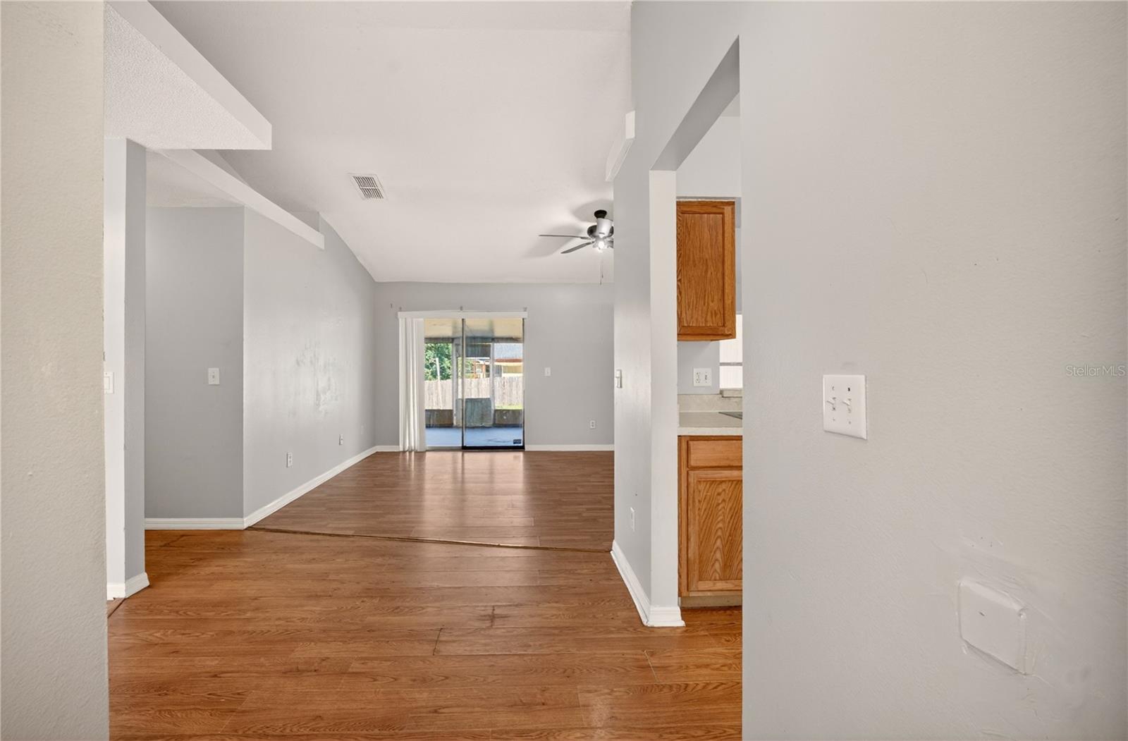 10810 Crescendo Loop — photo