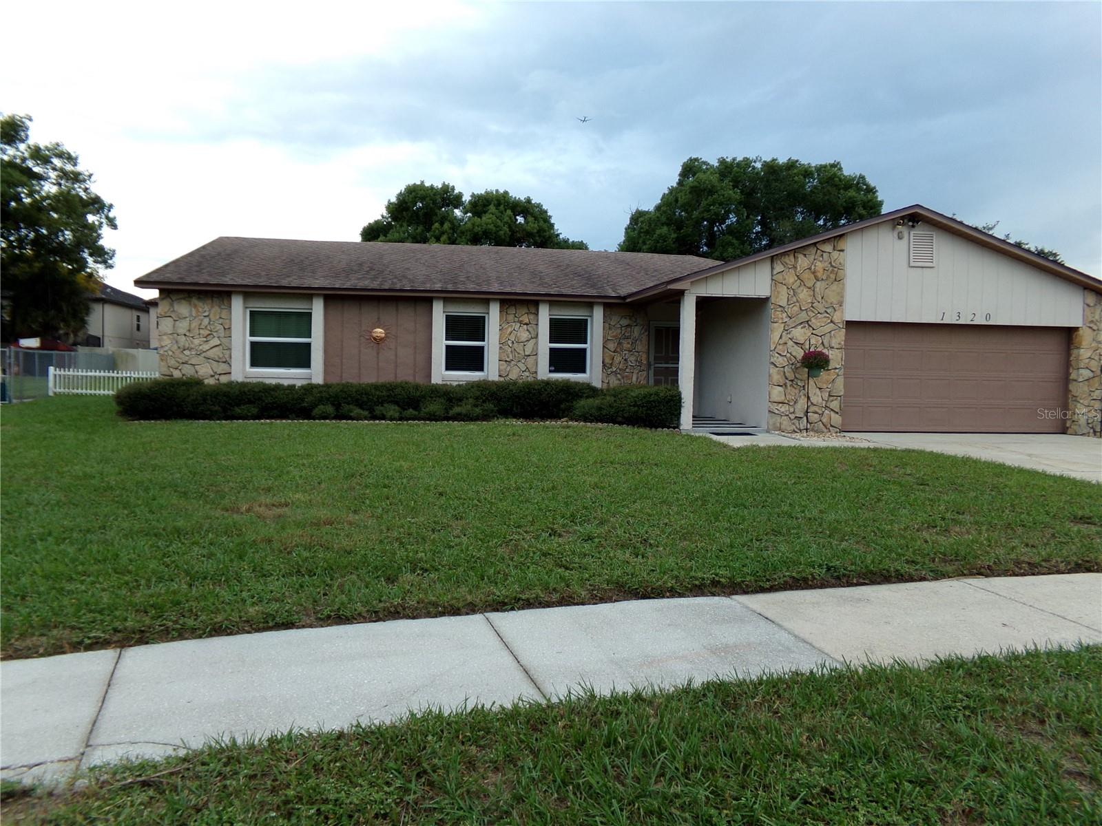 1320 Gladiolas Dr — photo