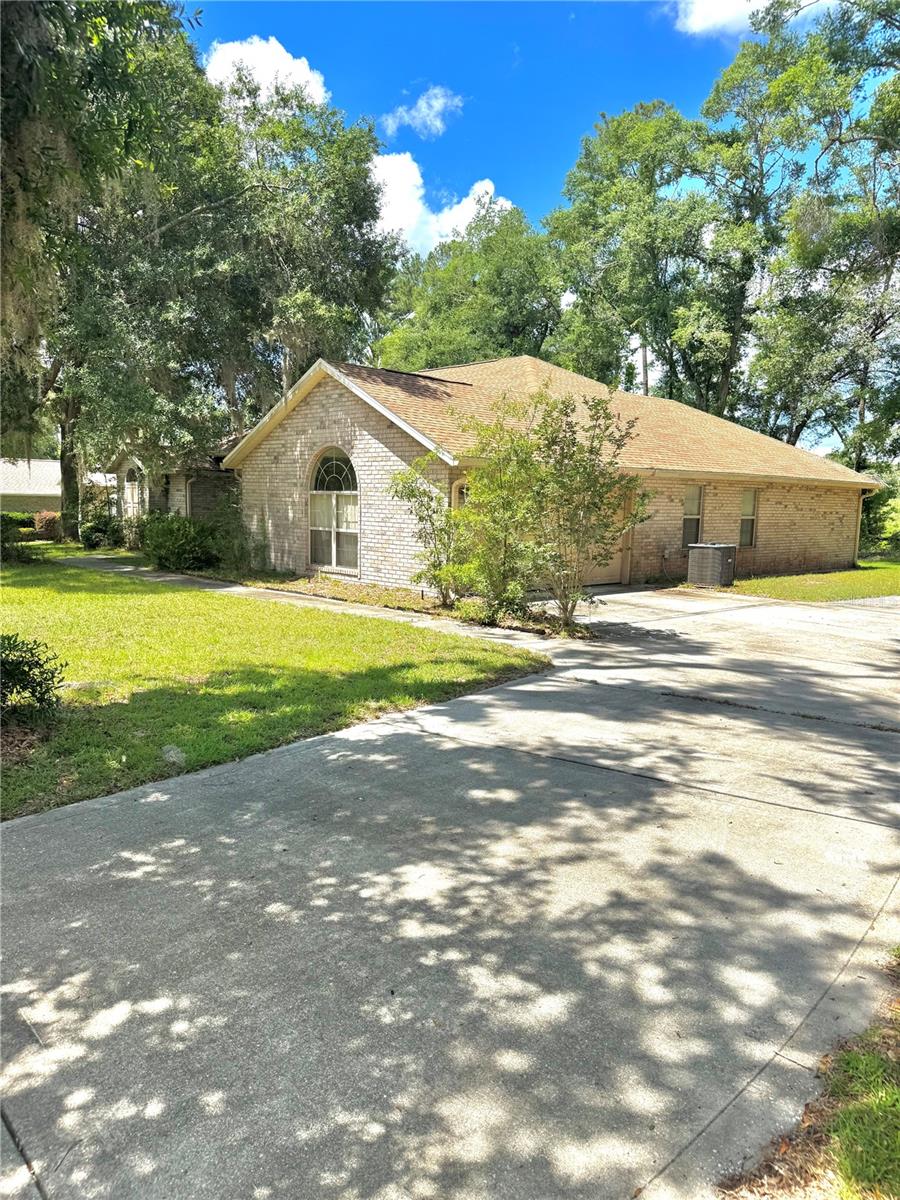 571 NW Zack Dr — photo