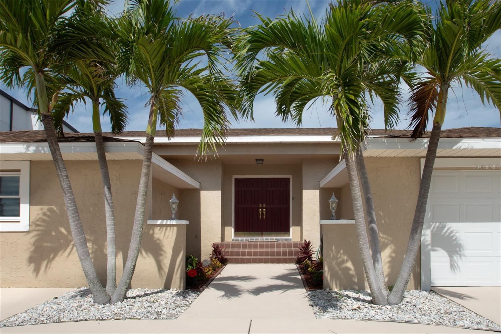 2504 Hibiscus Dr W — photo