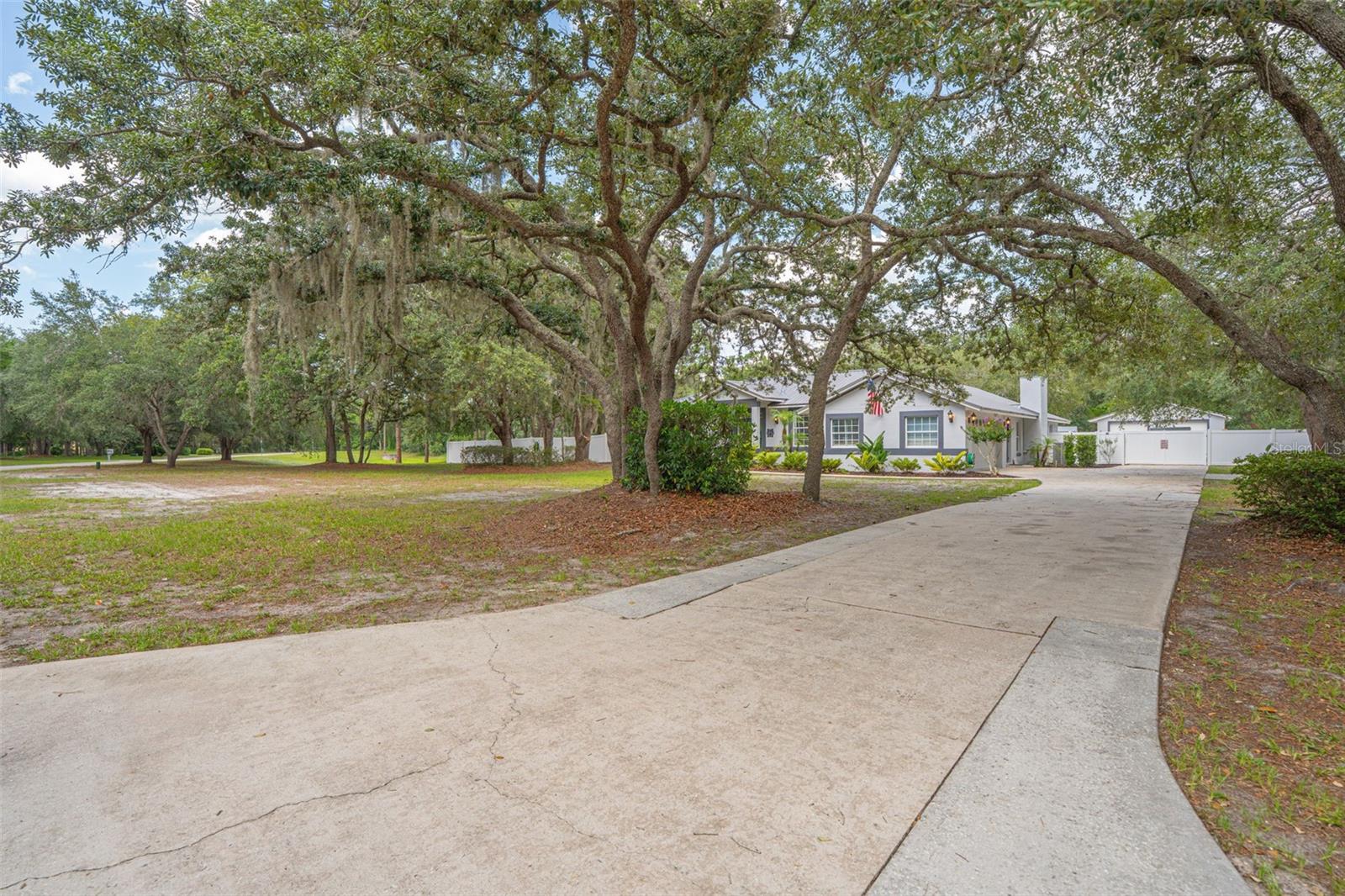 361 Lake Lenelle Dr — photo