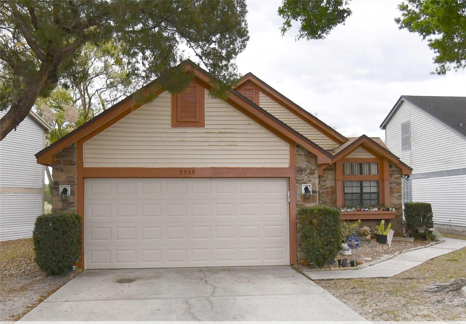 9939 Aloma Bend Ln — photo