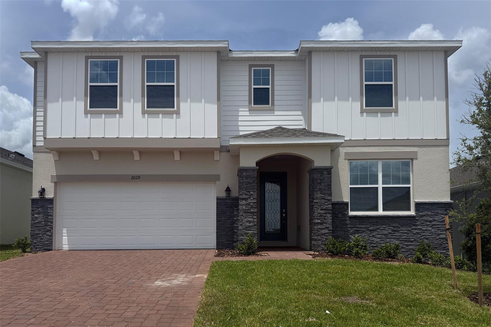 2029 Heart Lake Dr — photo