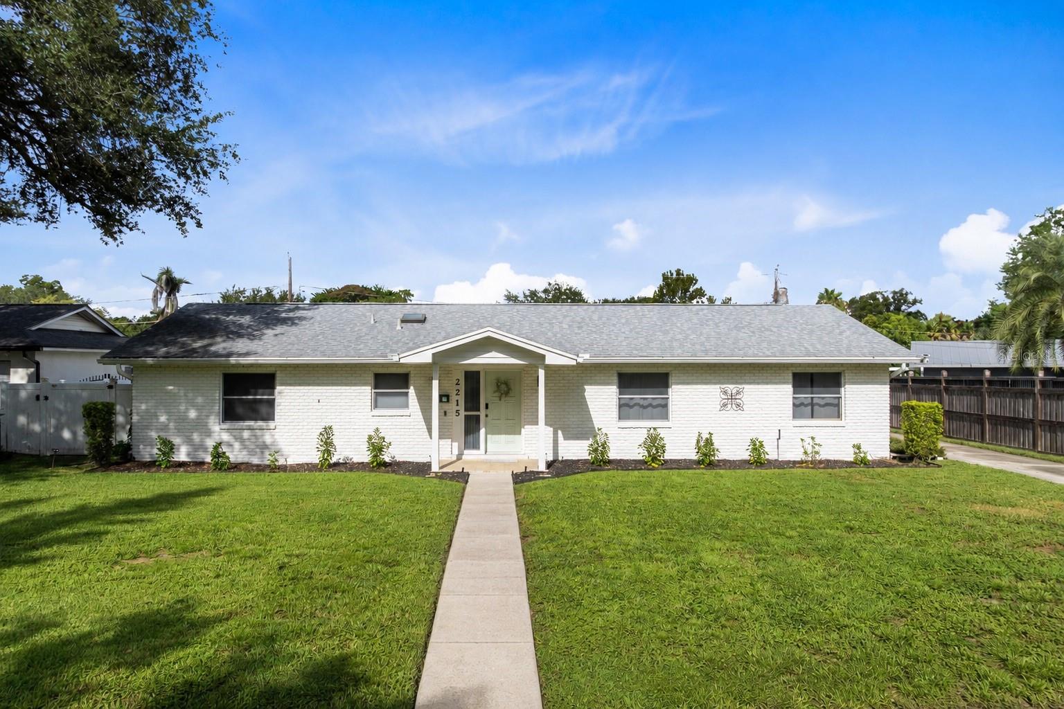 2215 Bradford Ct — photo