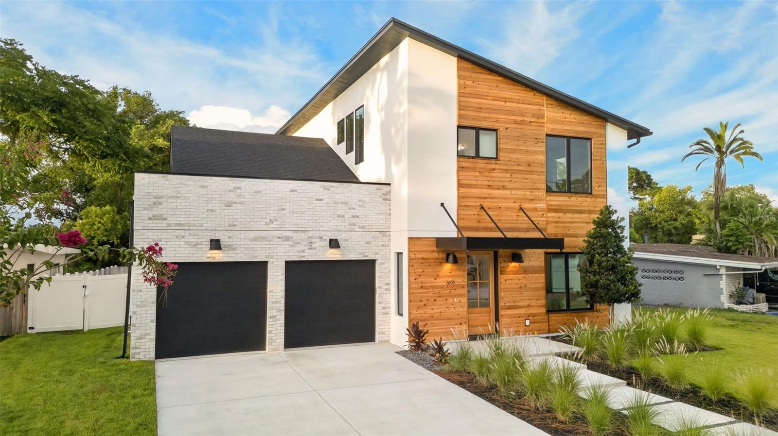 1205 Falcon Dr — photo