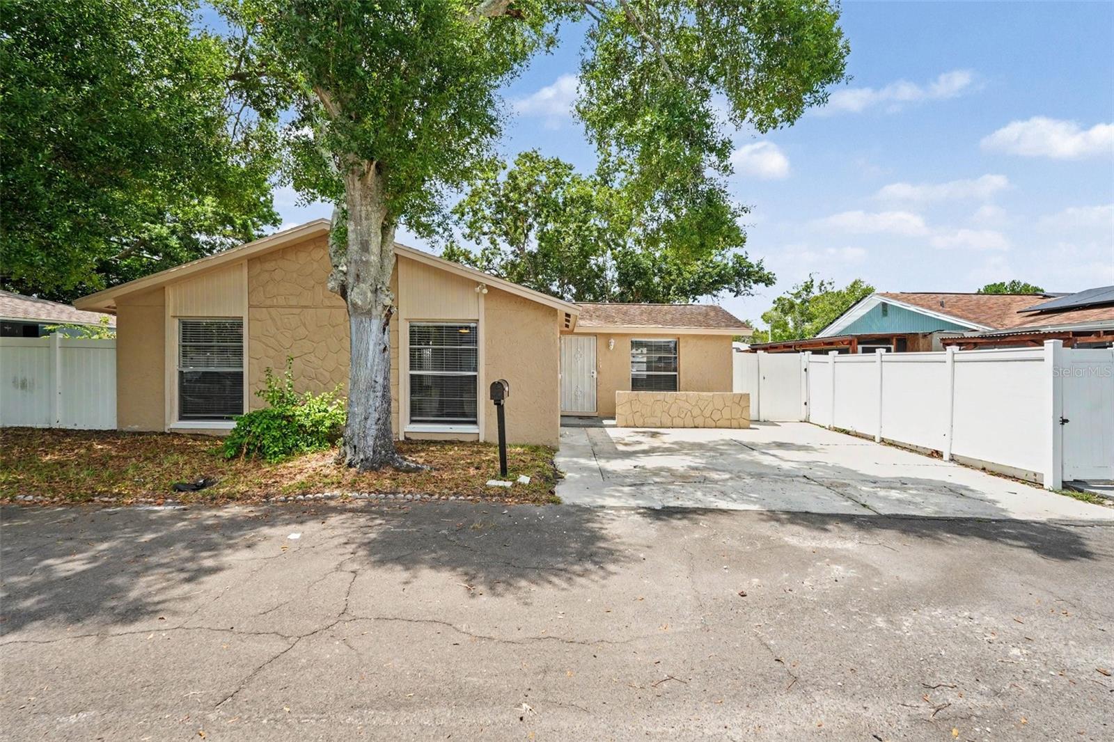 6404 Freedom Ct — photo