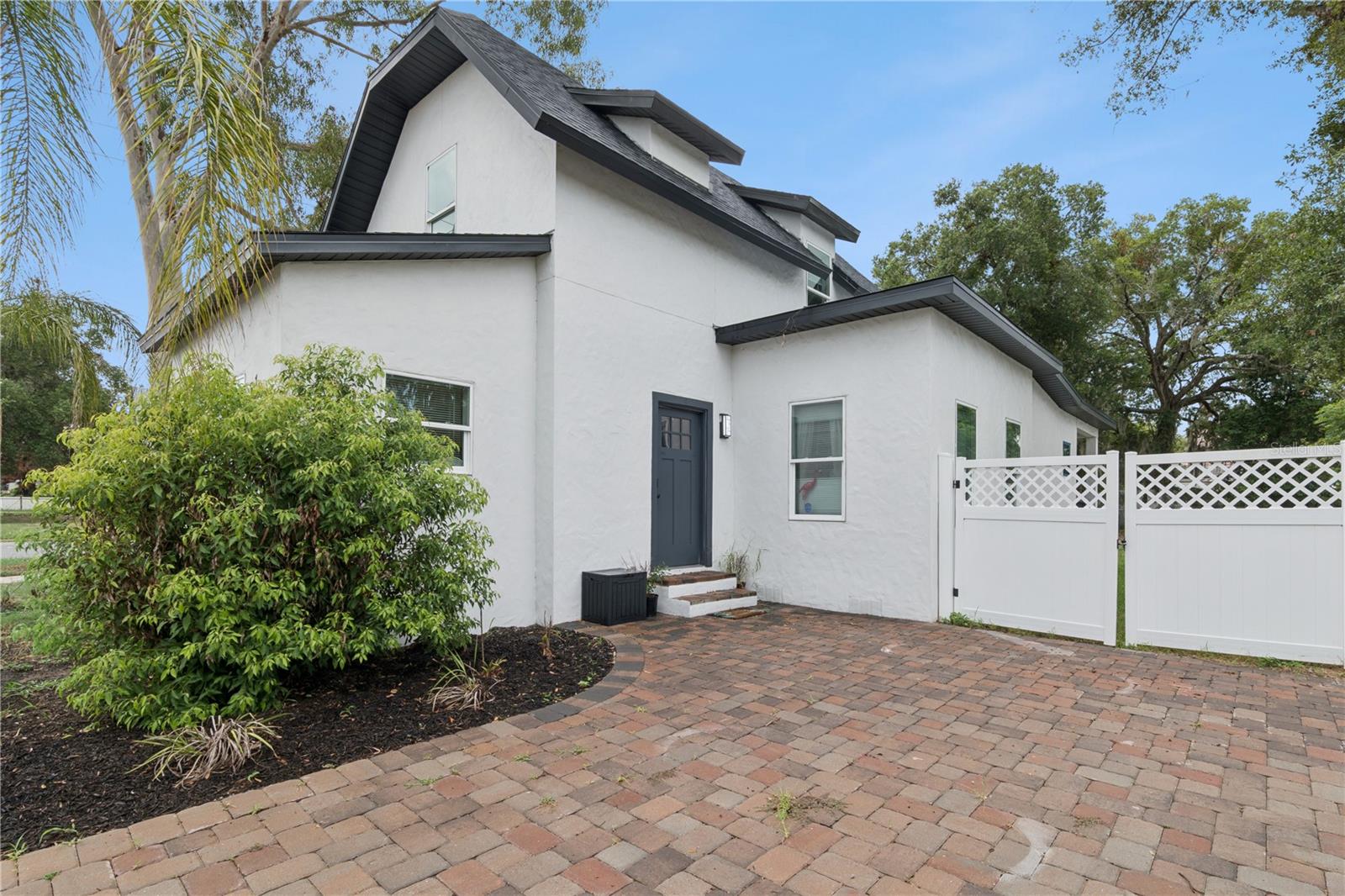 732 E Orange Avenue, Eustis, FL 32726 — photo 2