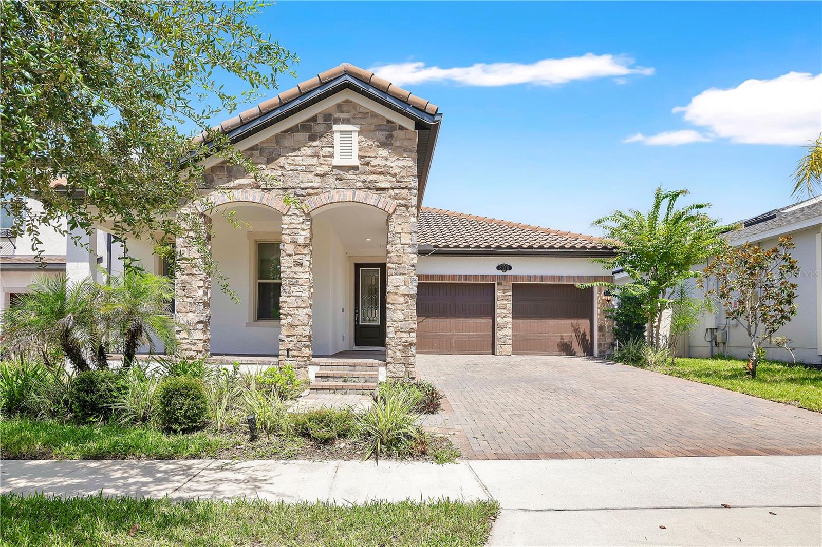 8318 Vivaro Isle Way — photo