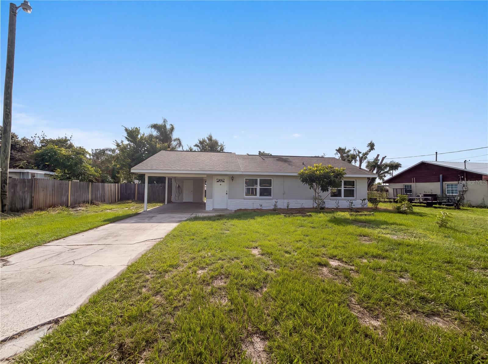 2710 Woodlawn Dr — photo
