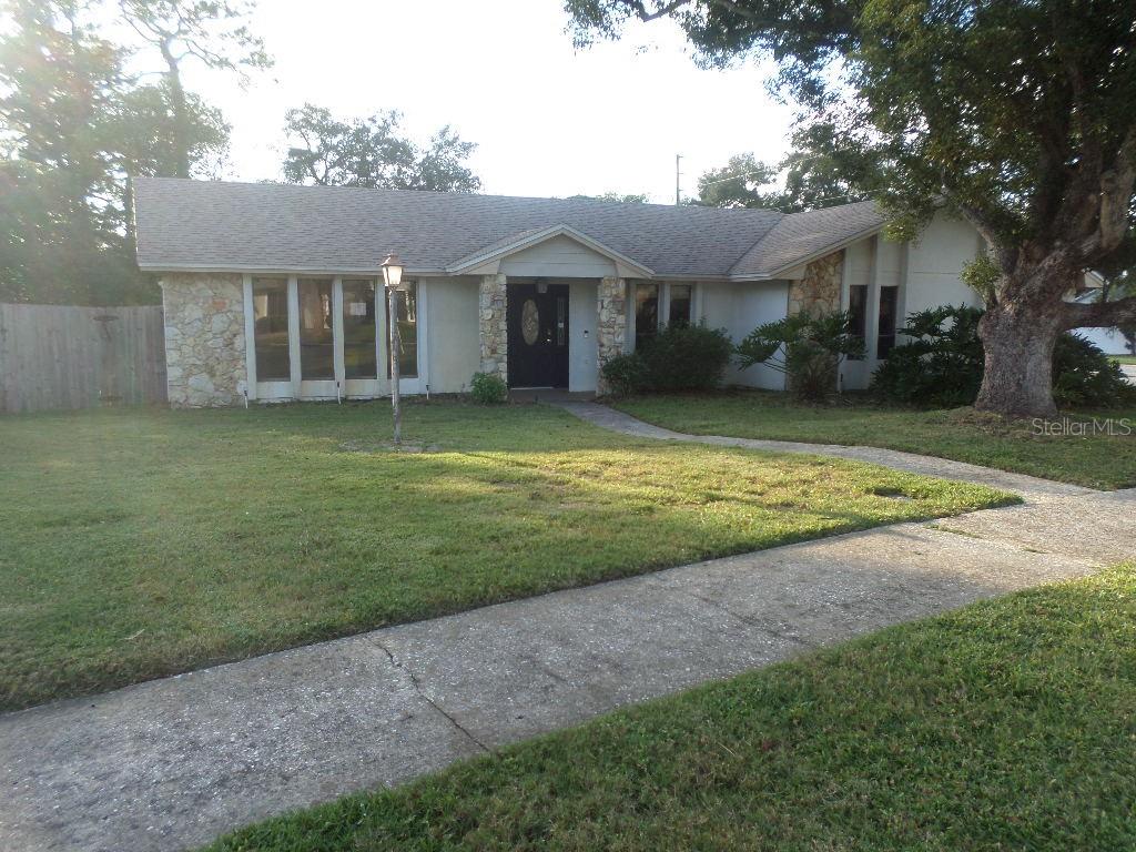 210 Banbury Ct — photo