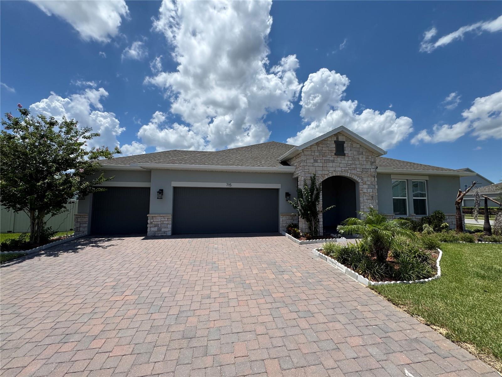 715 Blue Citrus Ln — photo