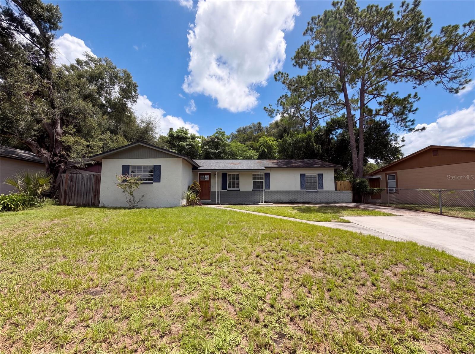 7018 Lynwood Dr — photo