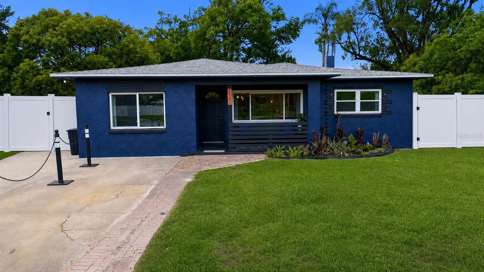 2341 Devon Ct — photo