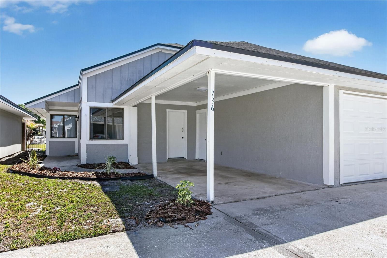 736 Summerland Dr — photo