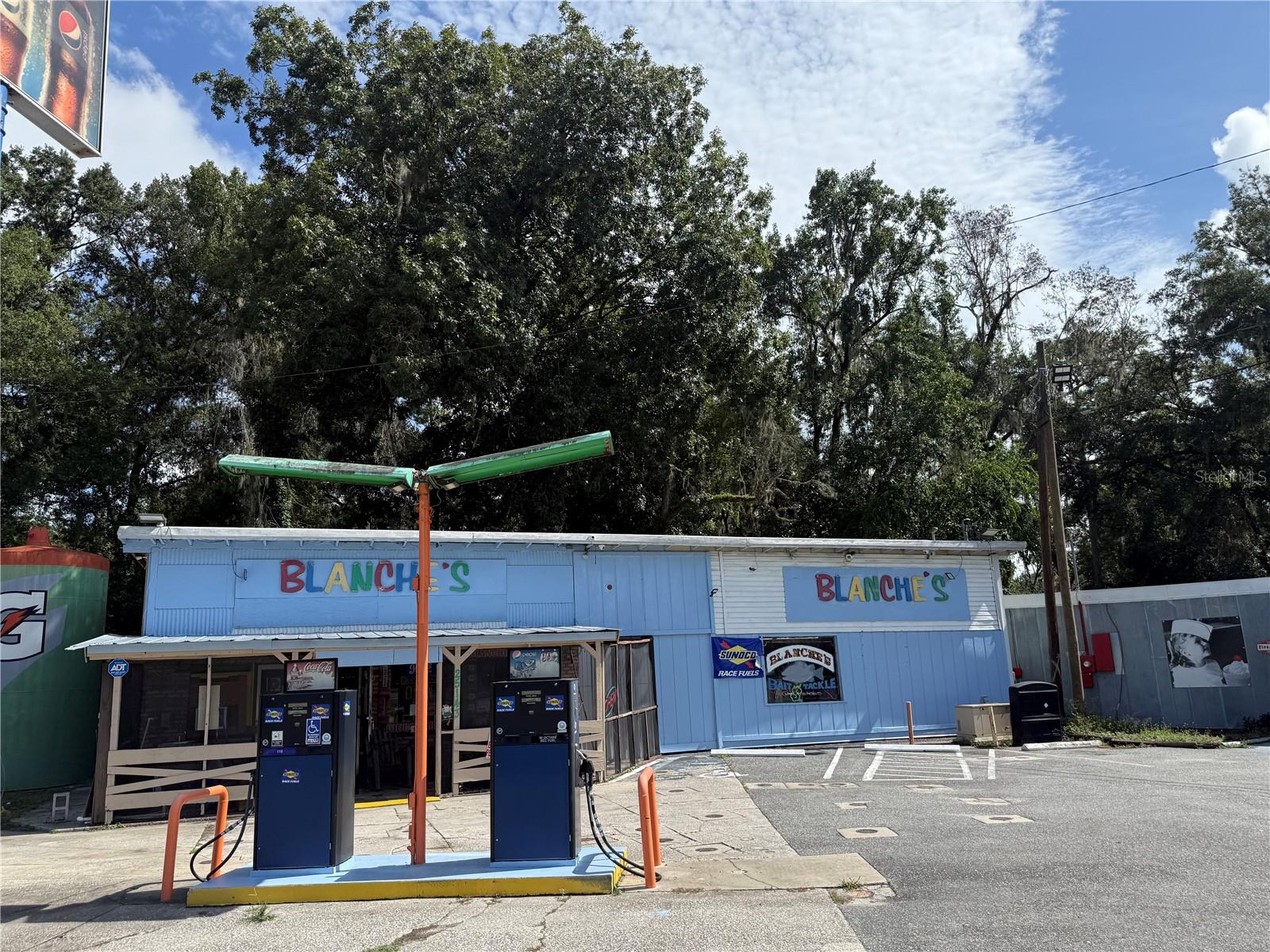 25143 Cortez Blvd — photo