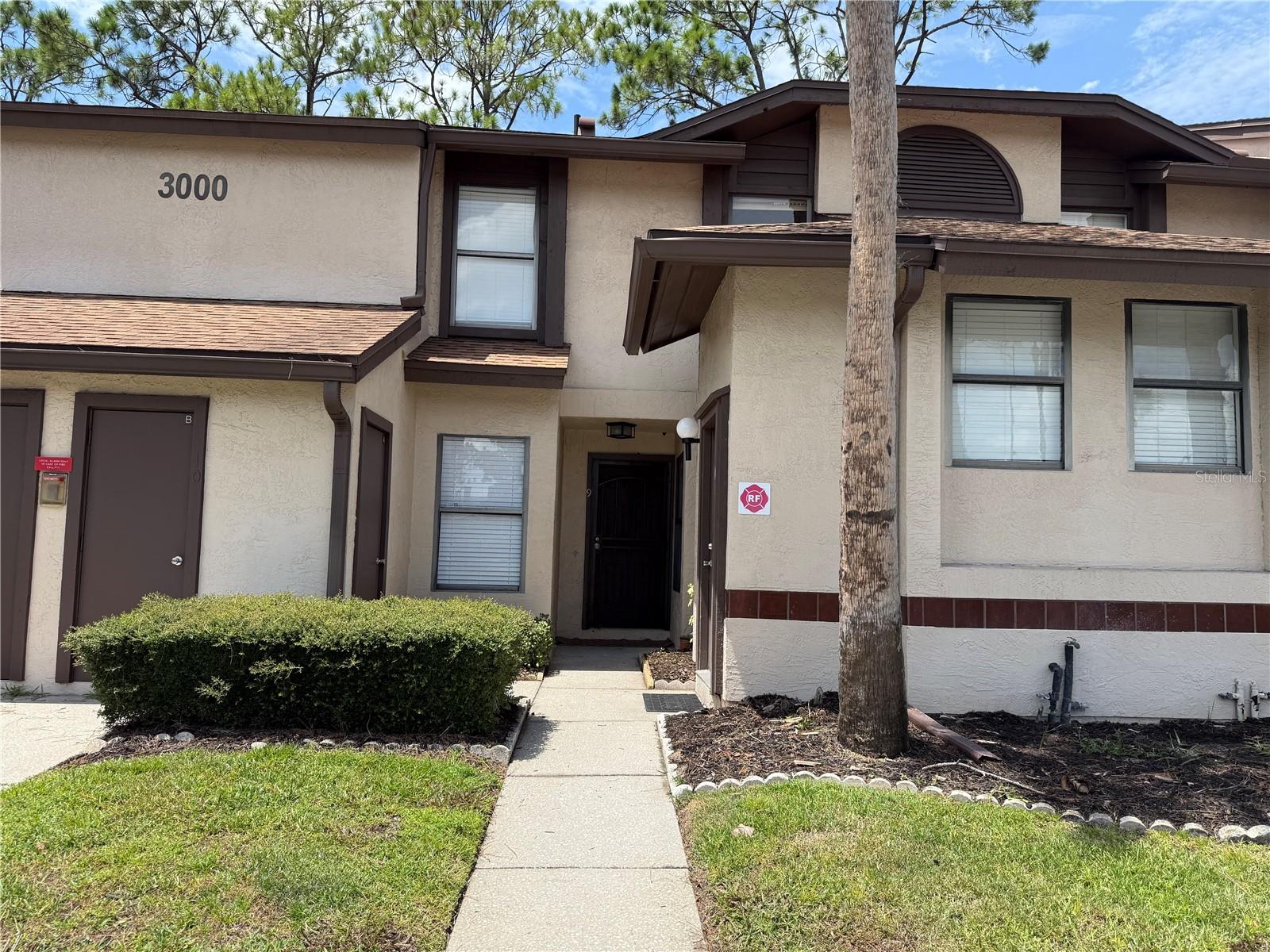 3000 S Semoran Blvd #9 — photo