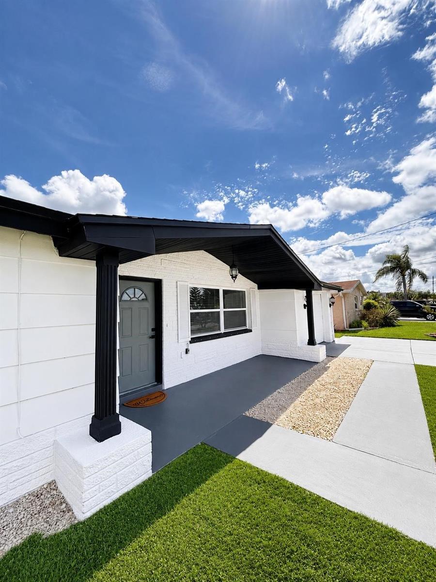 1346 Chancellor Dr — photo