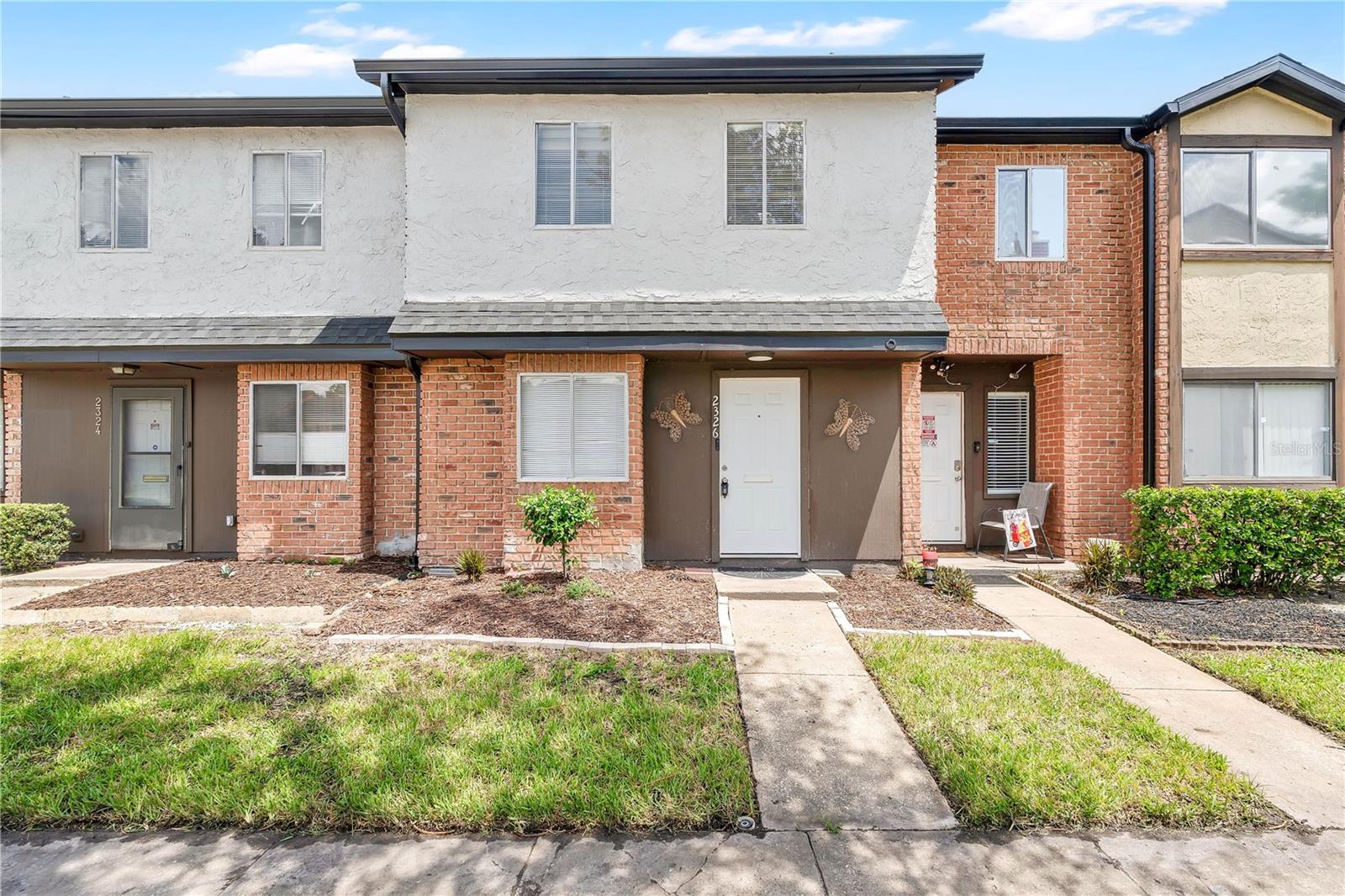 2326 Huntington Green Ct #4 — photo
