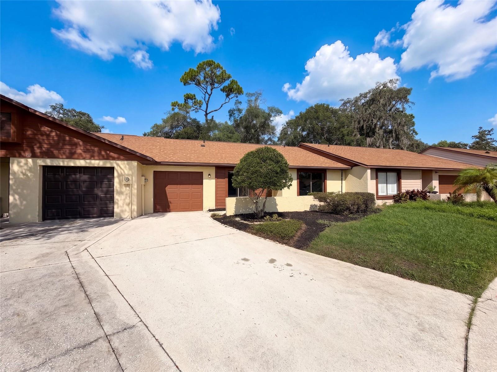 190 Pine Knoll Ct — photo