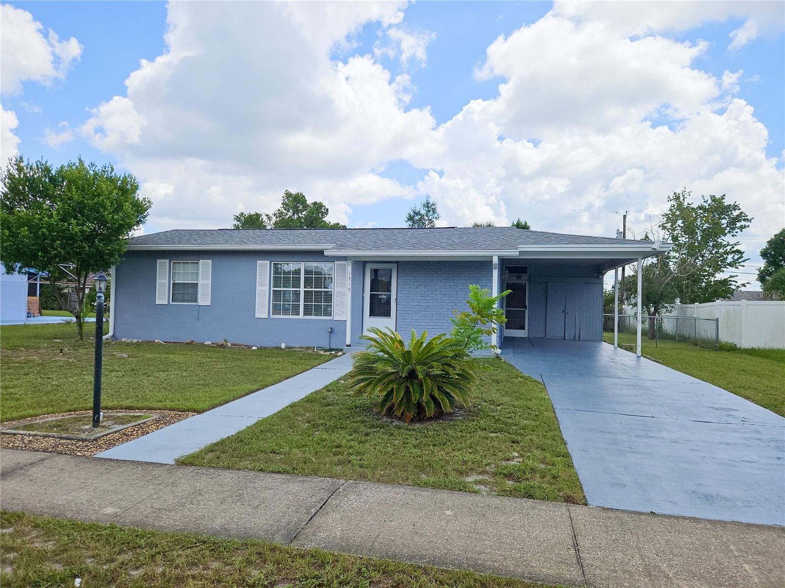 1315 E Hancock Dr — photo