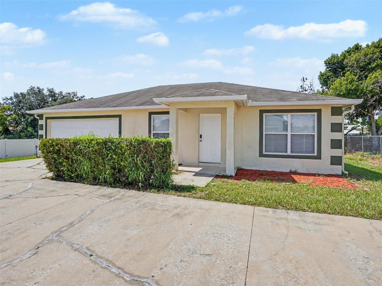 1921 Manatee Dr — photo