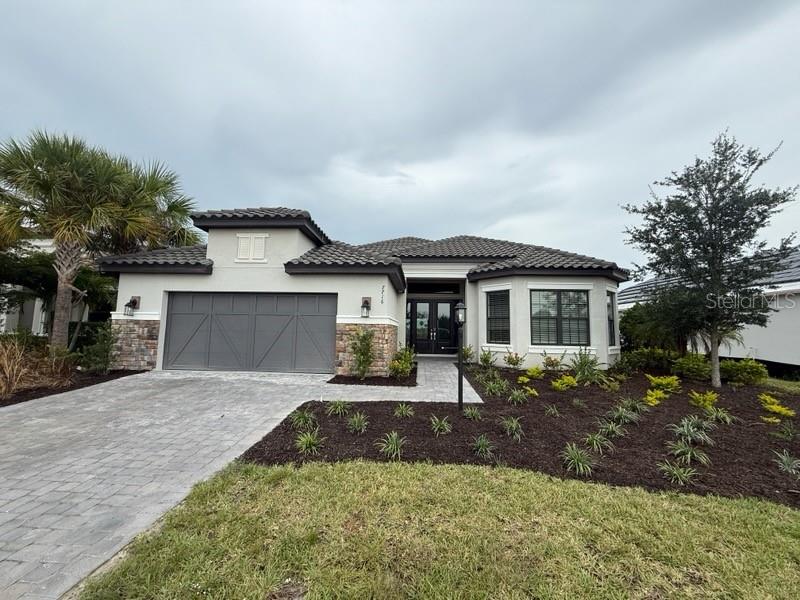 7716 Moonbeam Ave — photo