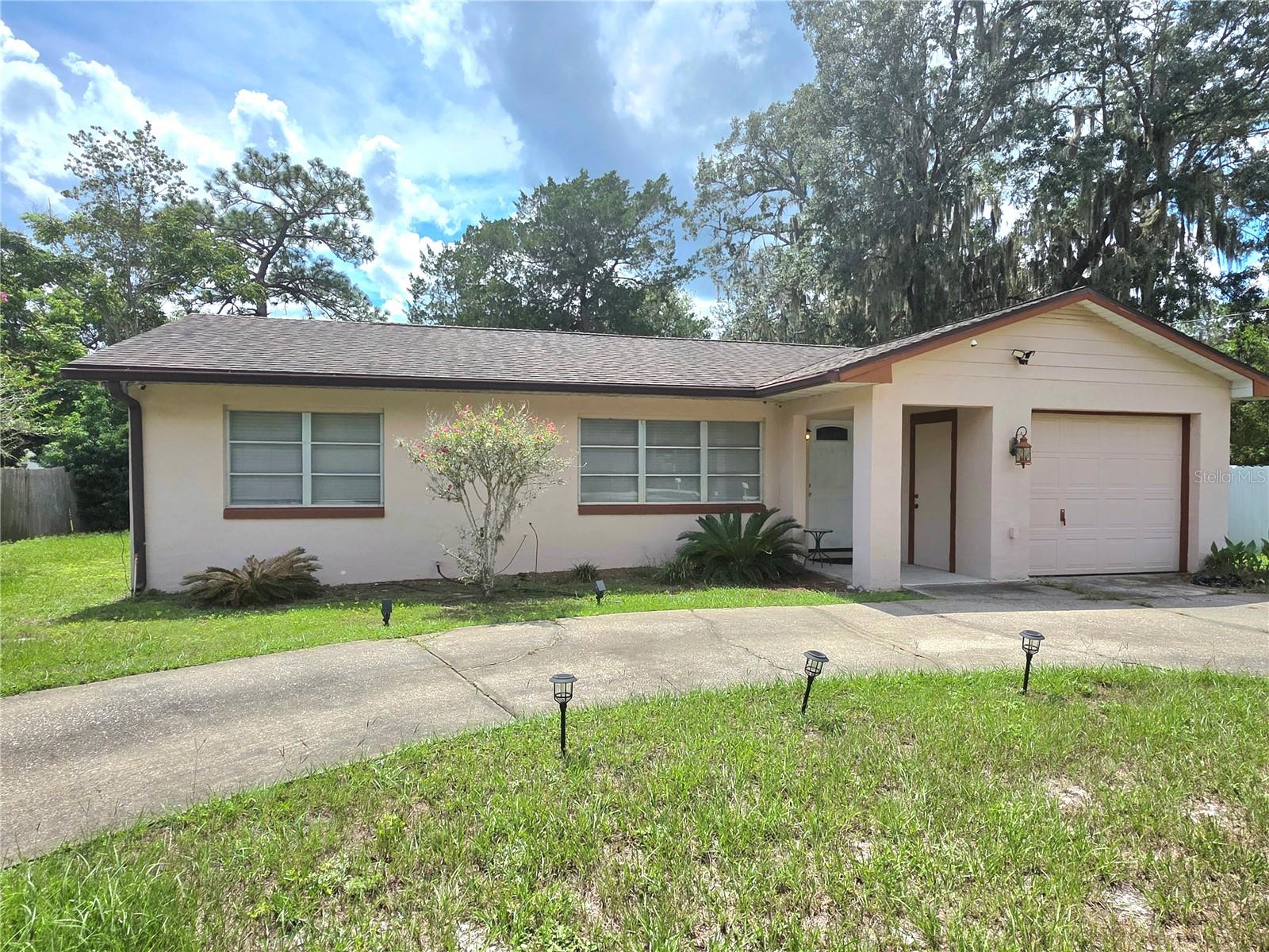 153 E Highbanks Rd — photo