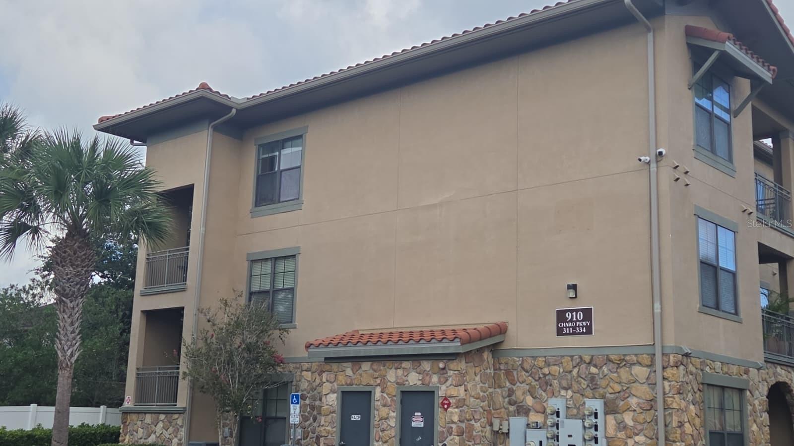 910 Charo Pkwy #323 — photo