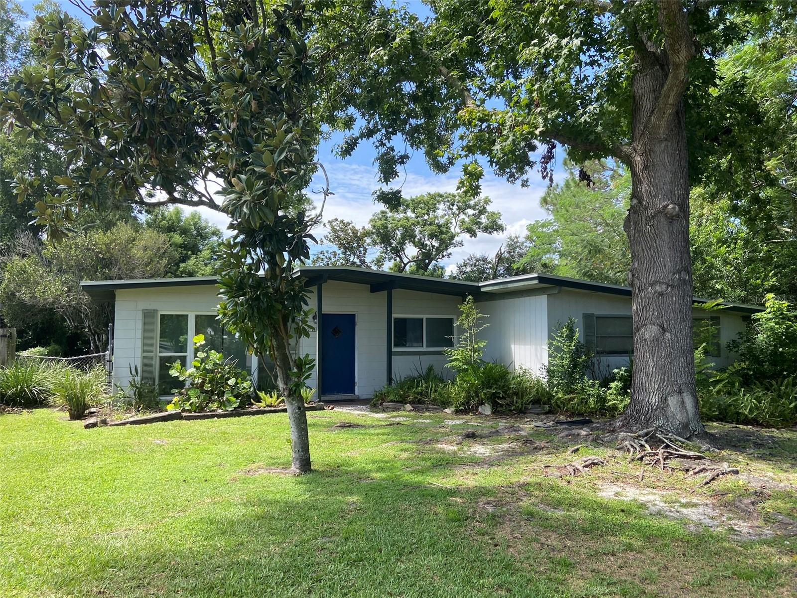 2122 Ridge Dr — photo
