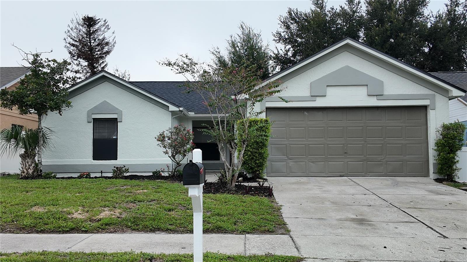 1025 Hornbeam St — photo