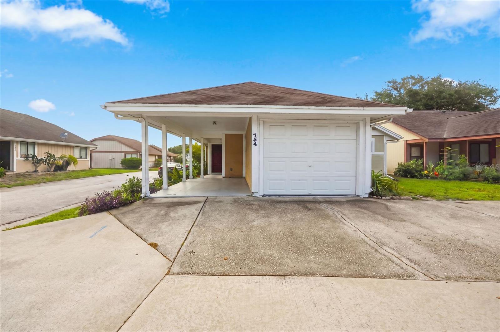 754 Summerland Dr — photo