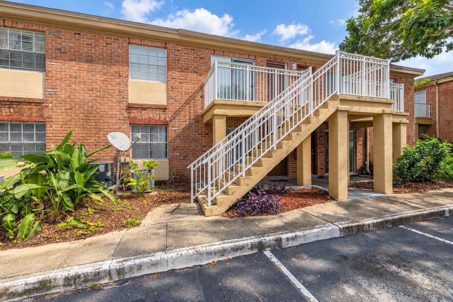 484 Banyon Tree Cir #100 — photo