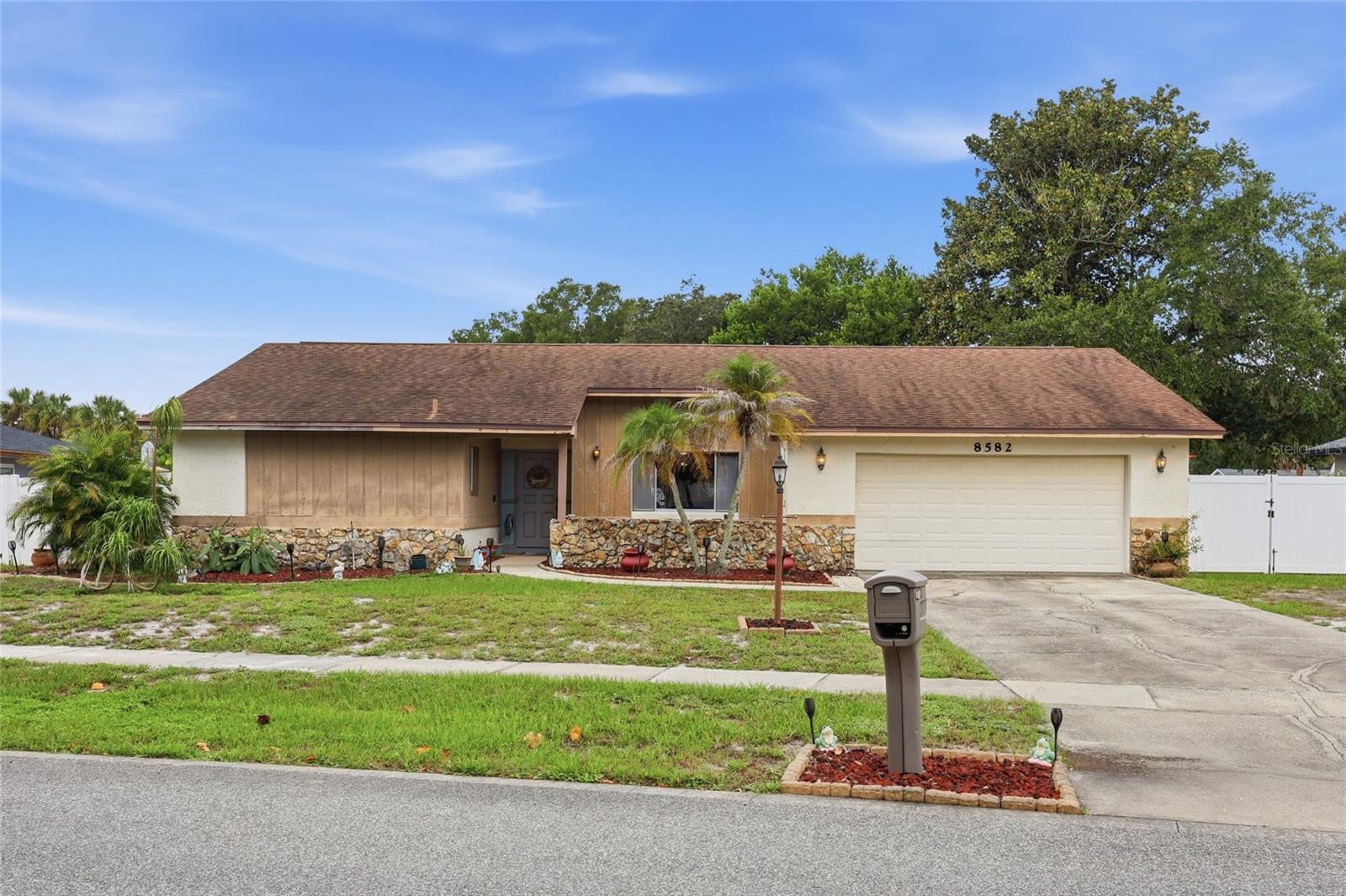 8582 Cedar Cove Dr — photo