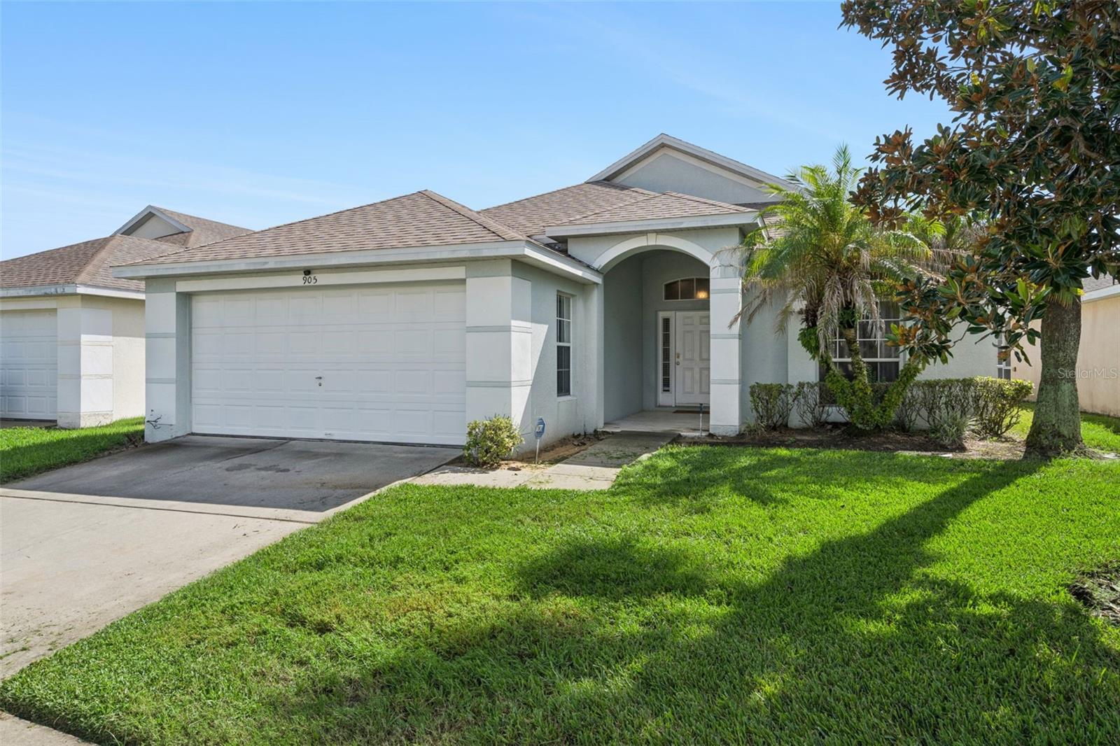 905 Lockbreeze Dr — photo