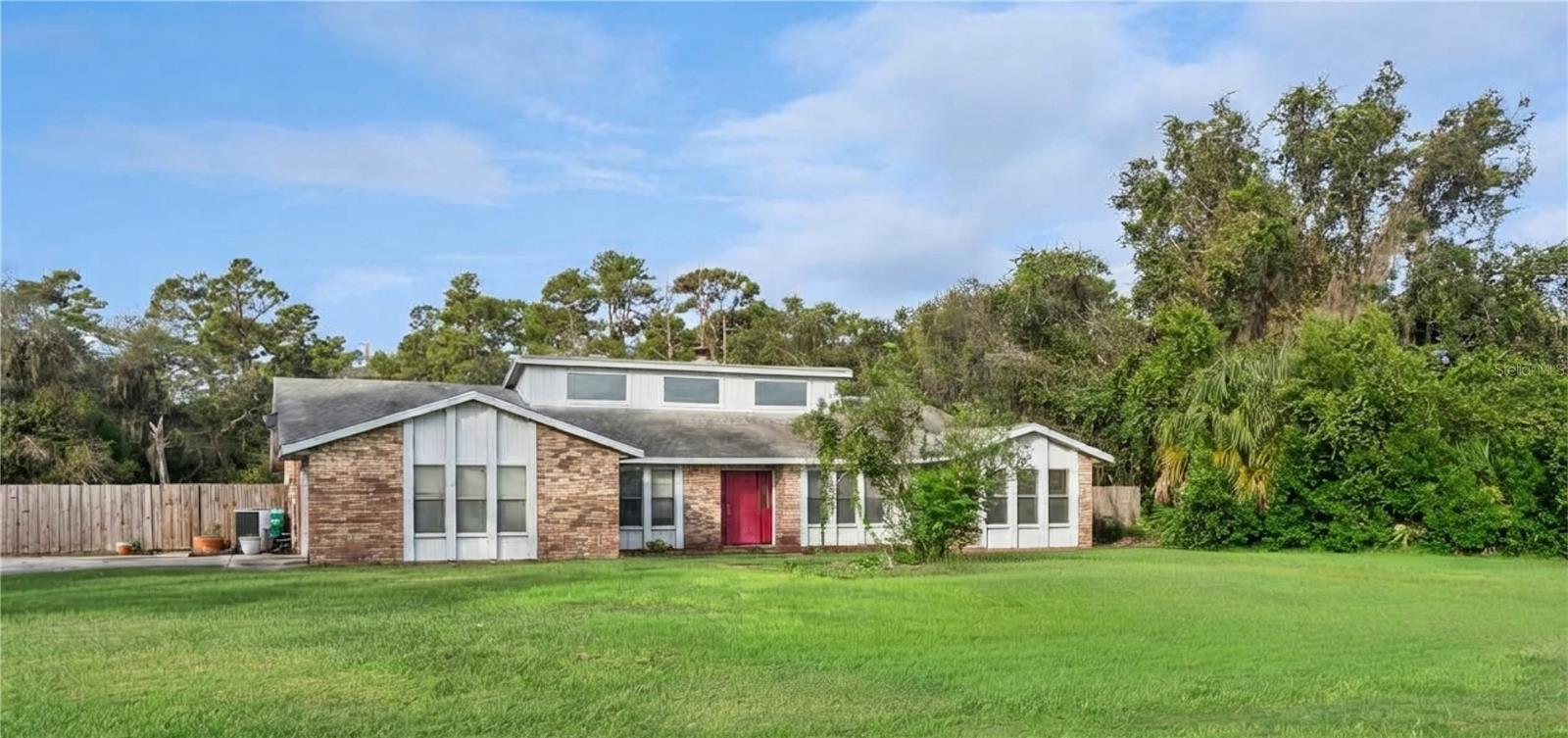 650 W Lorraine Dr — photo