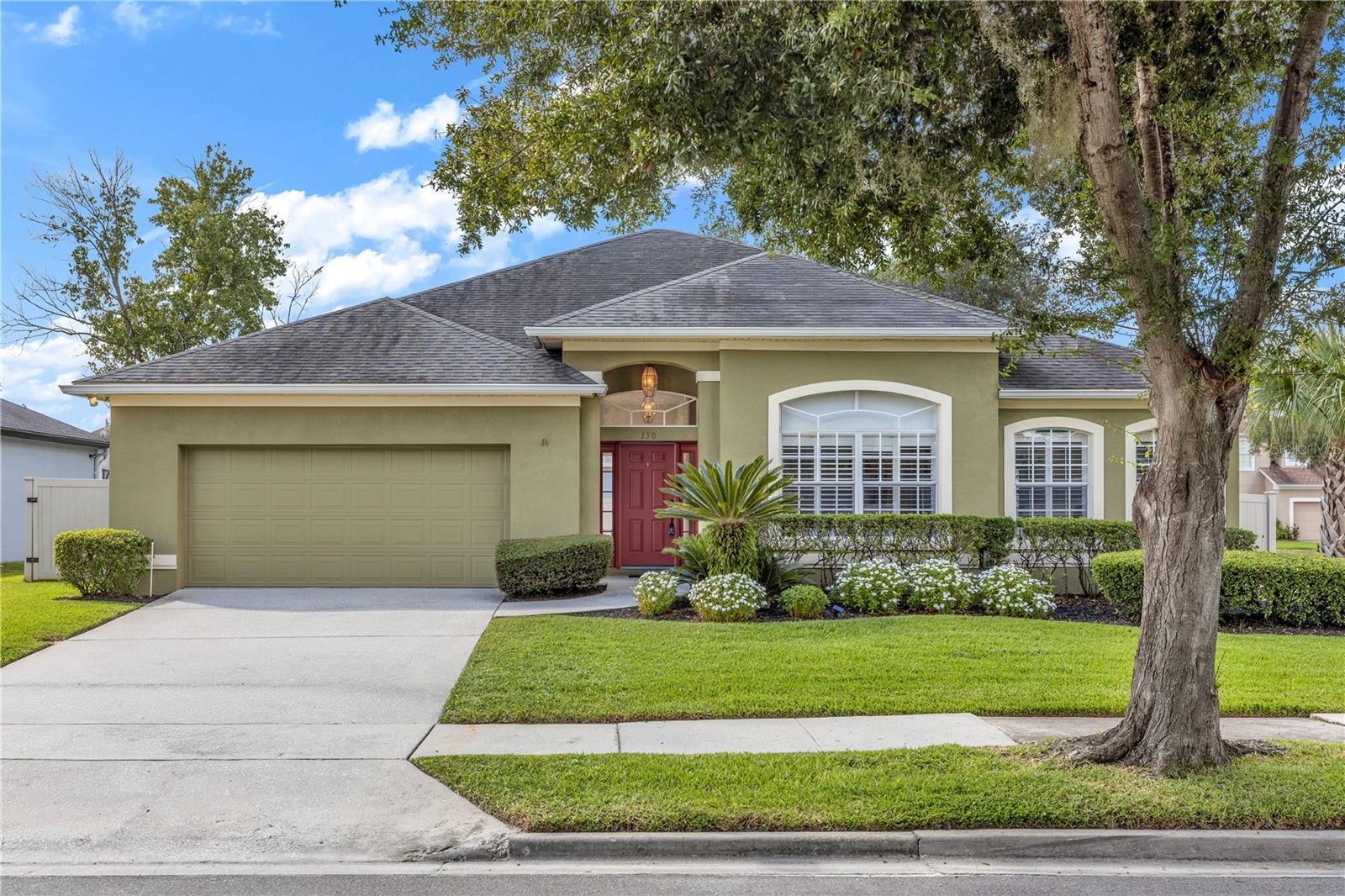 330 Lake Amberleigh Dr — photo