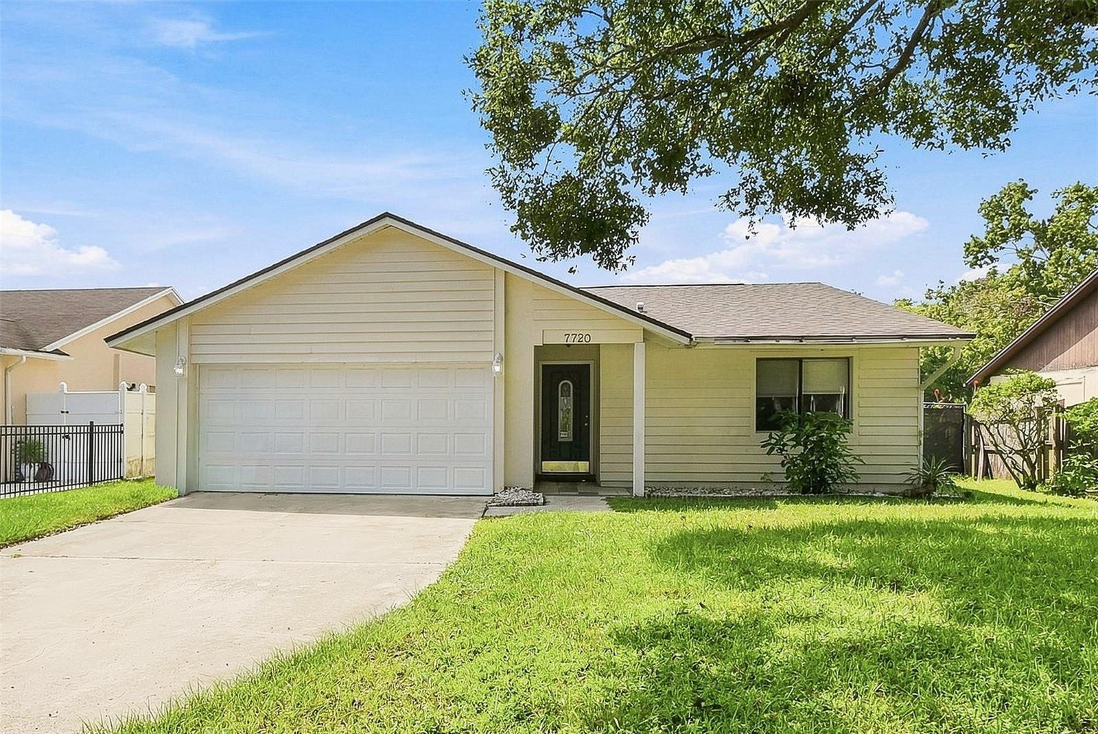 7720 Lakeside Woods Dr — photo