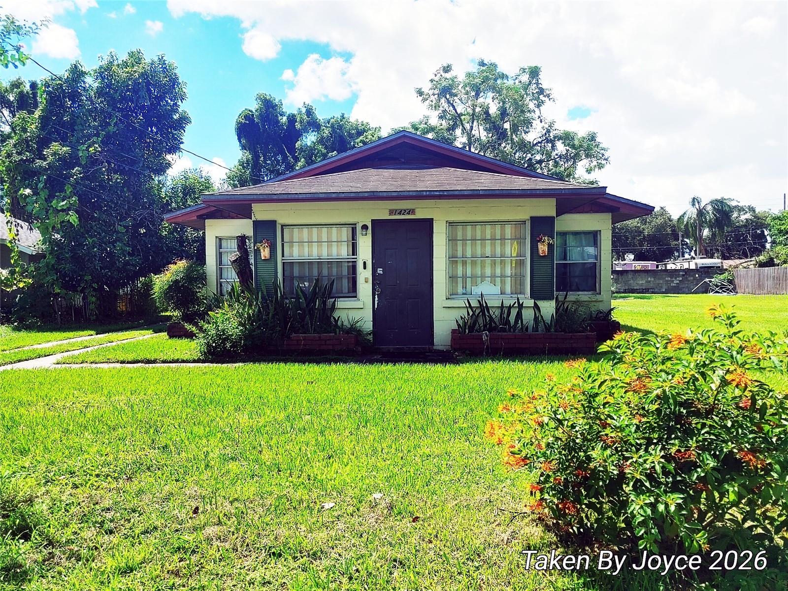 1424 W Kaley Ave — photo