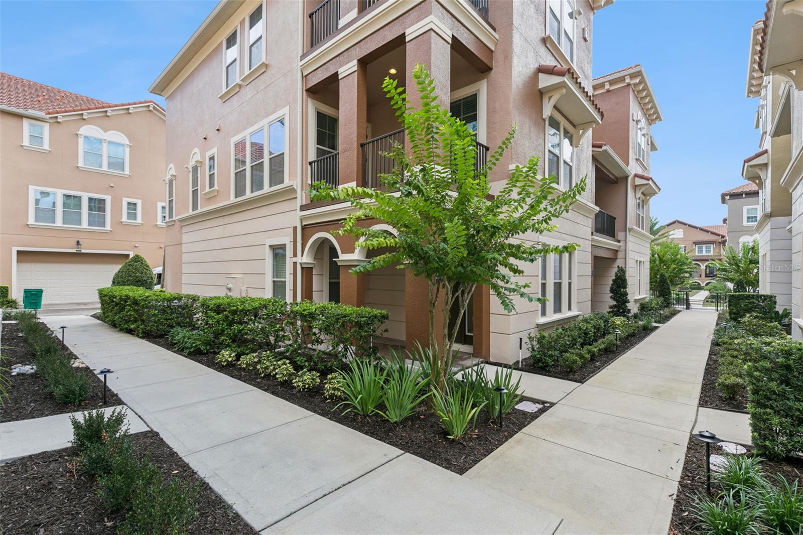 2333 Lobelia Dr — photo