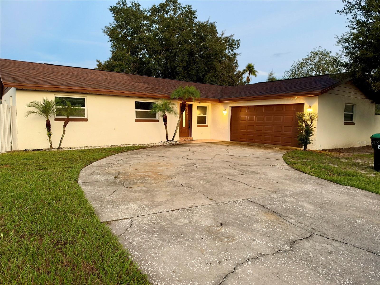 10647 Regency Ct — photo