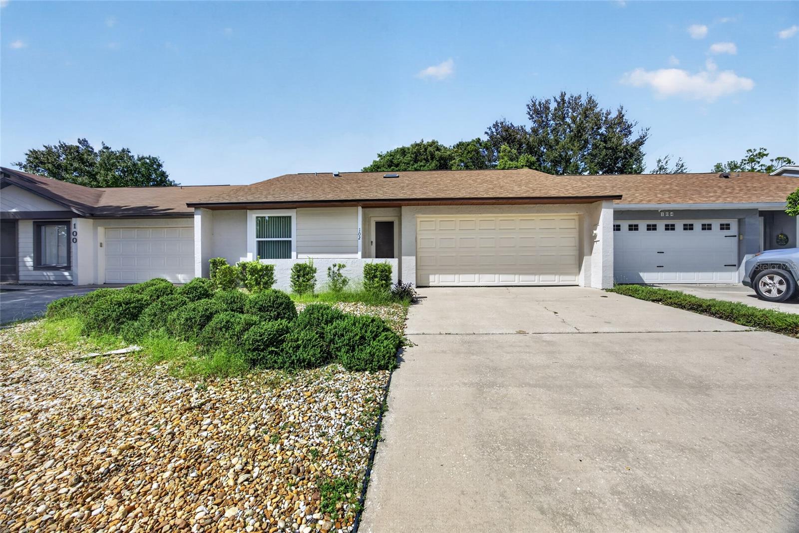 102 Edgewater Cir — photo
