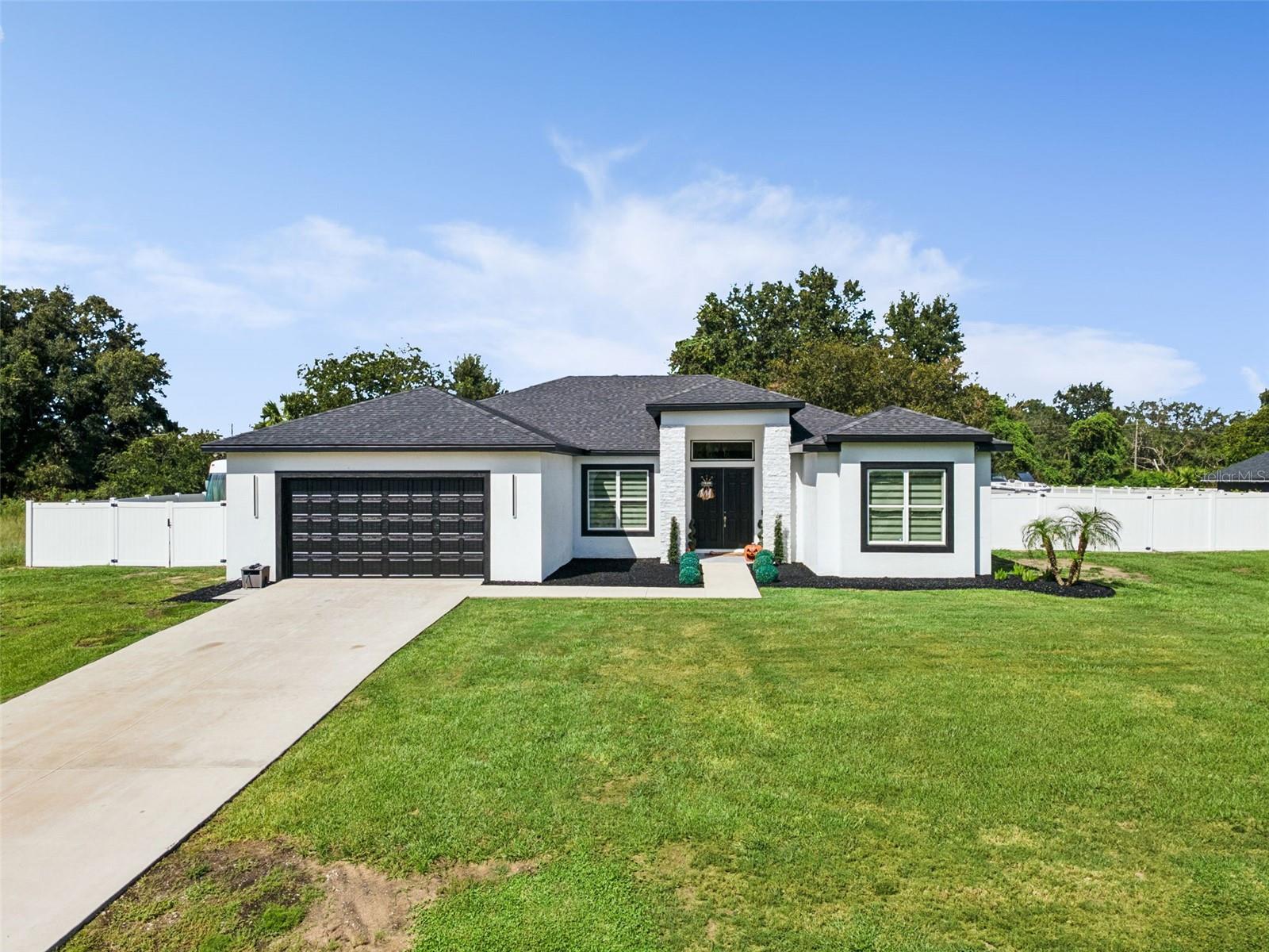 9056 S Bay Dr — photo