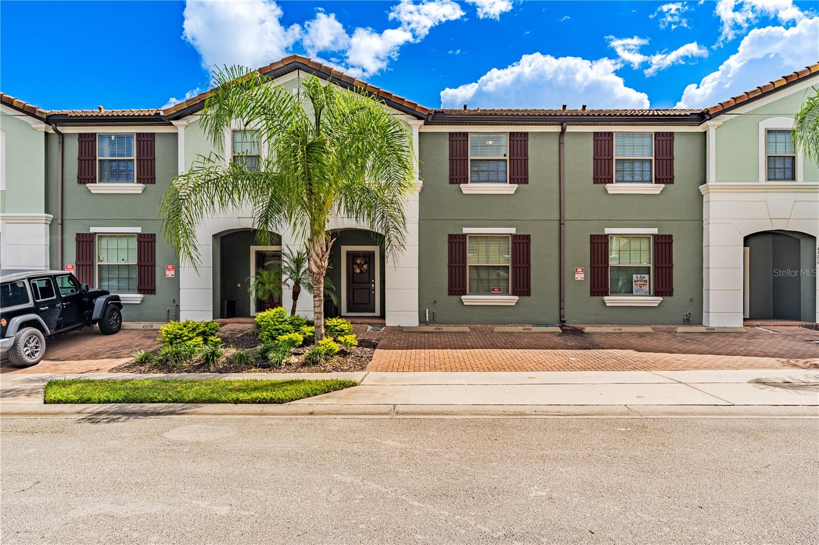 4582 Terrasonesta Dr — photo