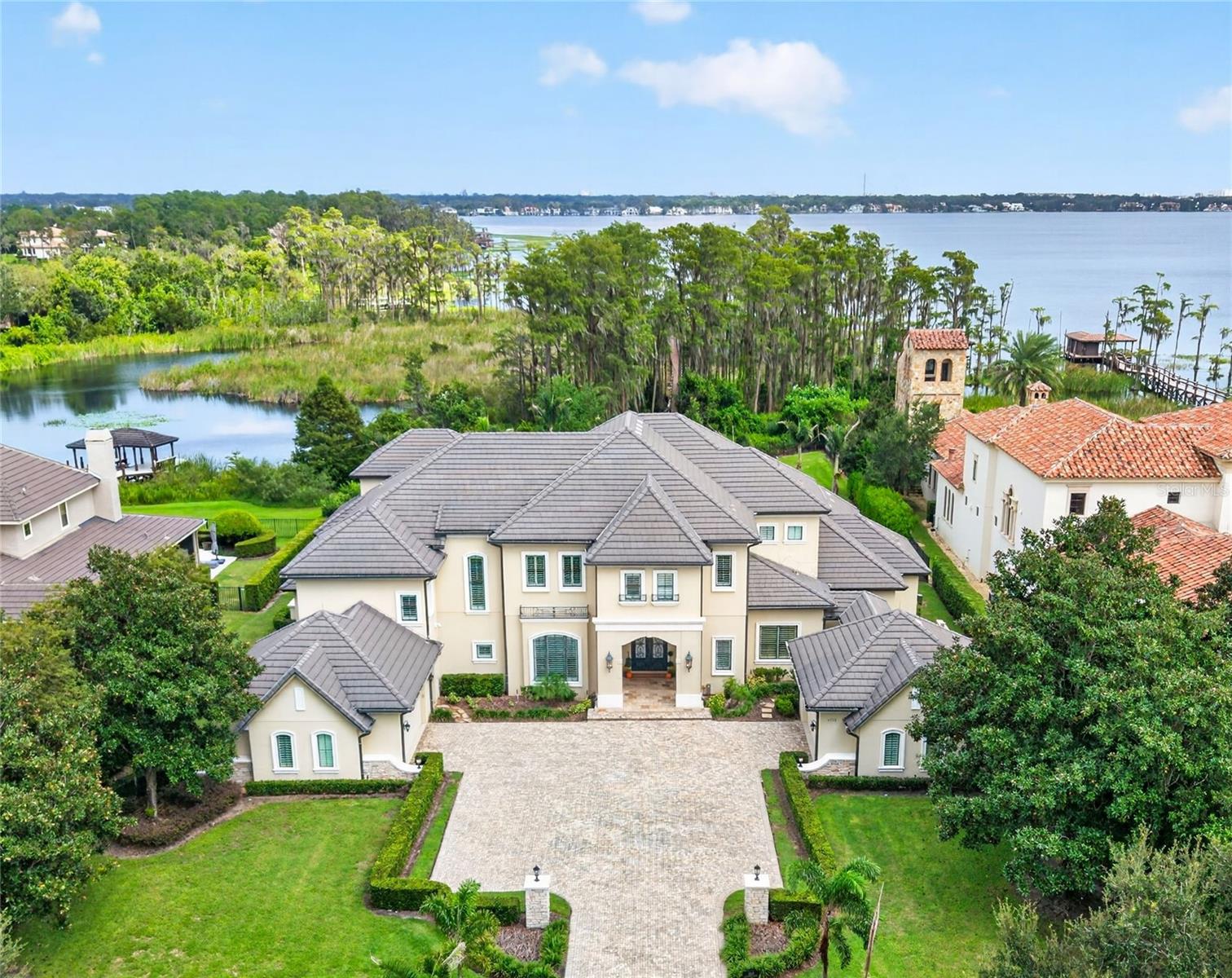 6113 Grosvenor Shore Dr — photo