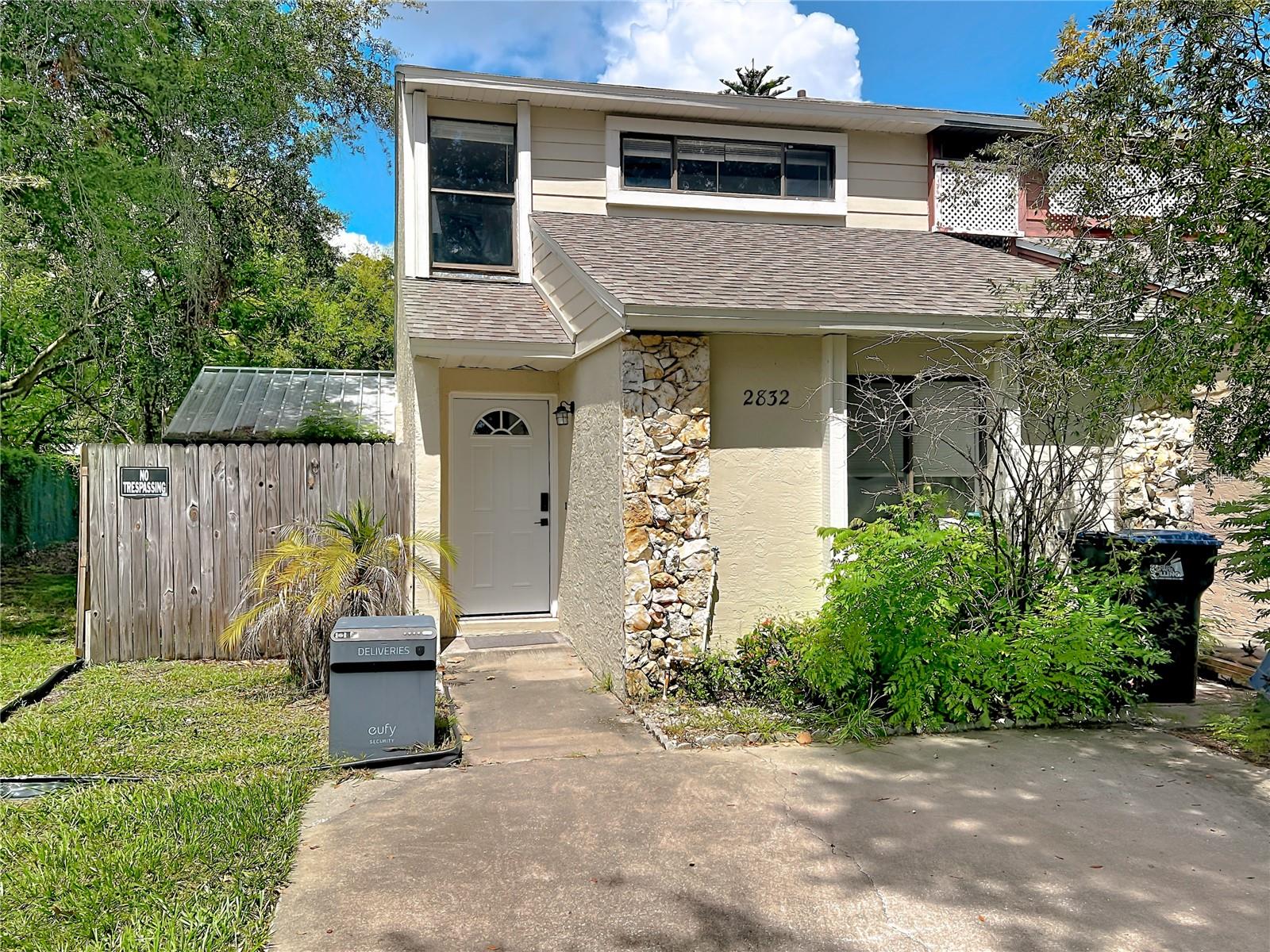 2832 Hunt Club Ln — photo