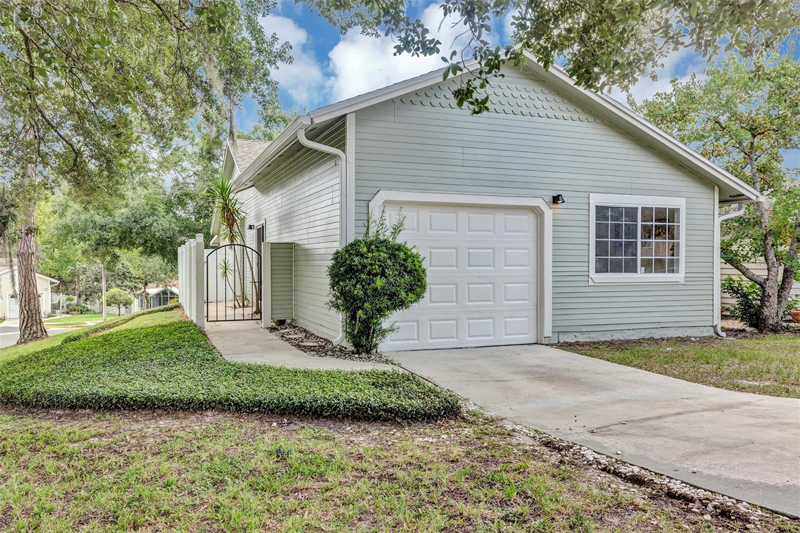 568 Abington Ct — photo
