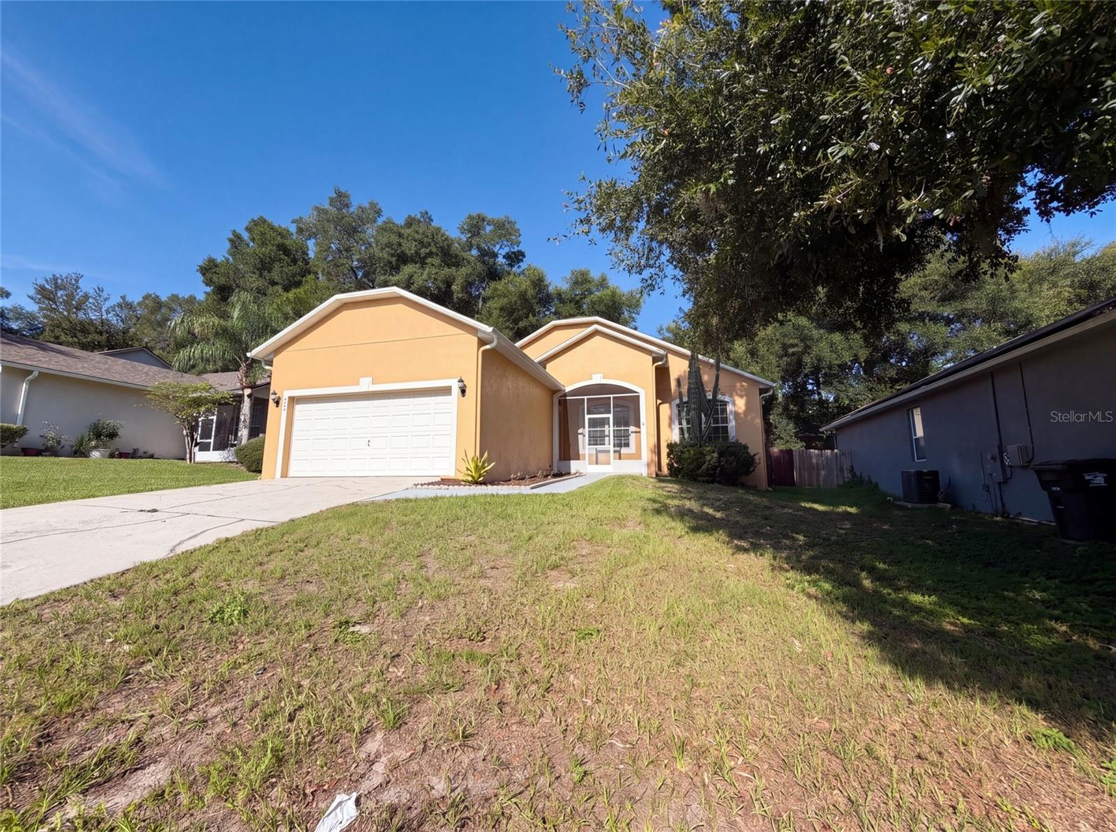 826 Hilly Bend Dr — photo