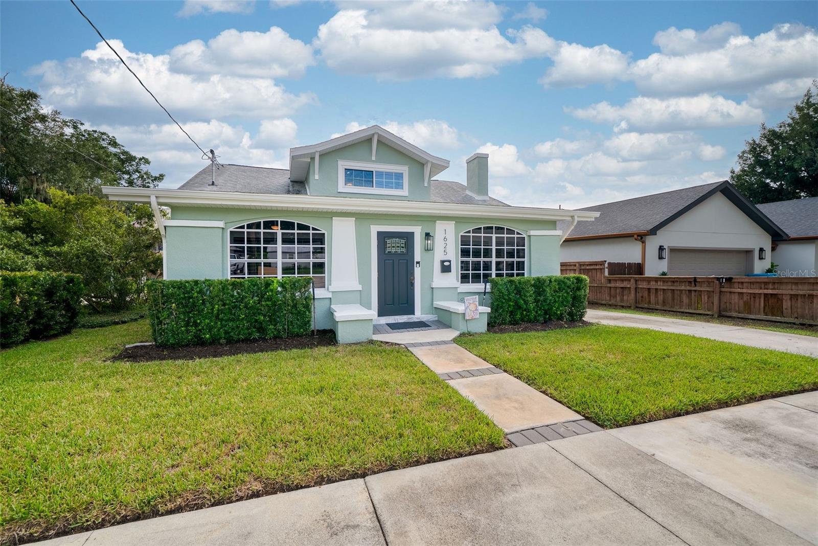 1625 S Eola Dr — photo