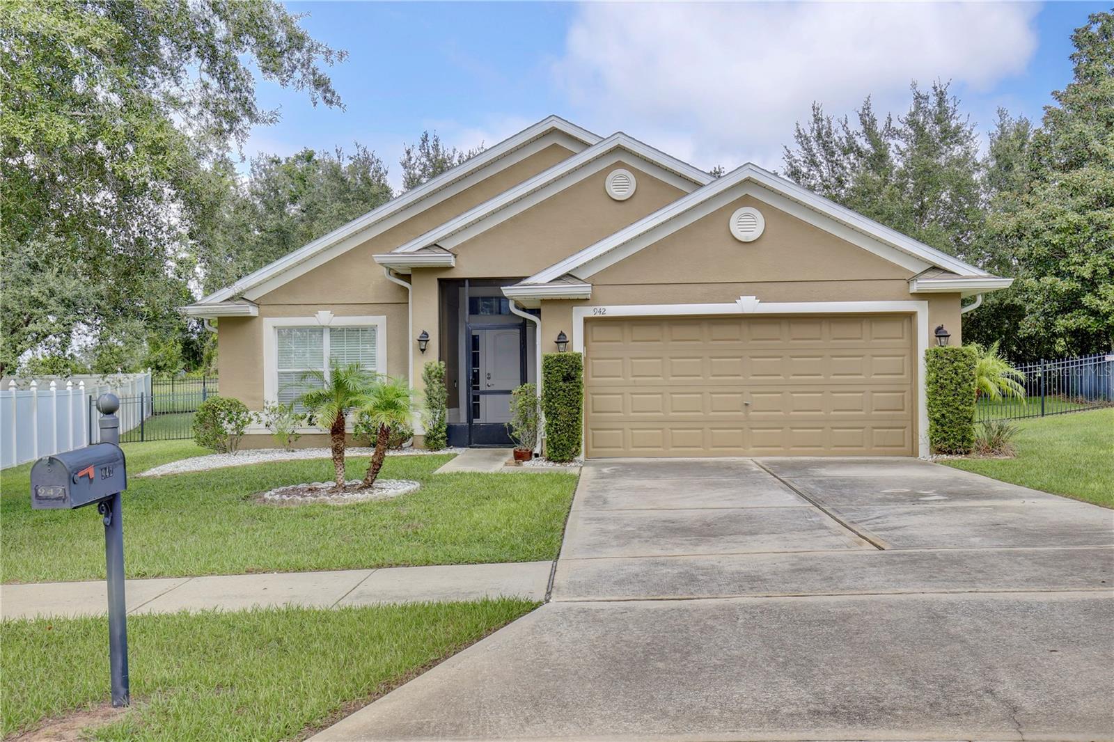 942 Willow Oak Loop — photo